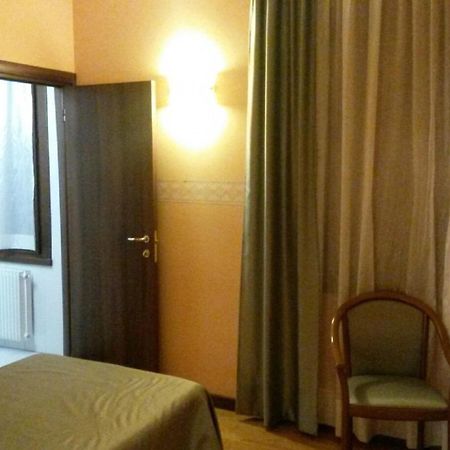 Albergo Ristorante Flora Vittorio Veneto Habitación foto