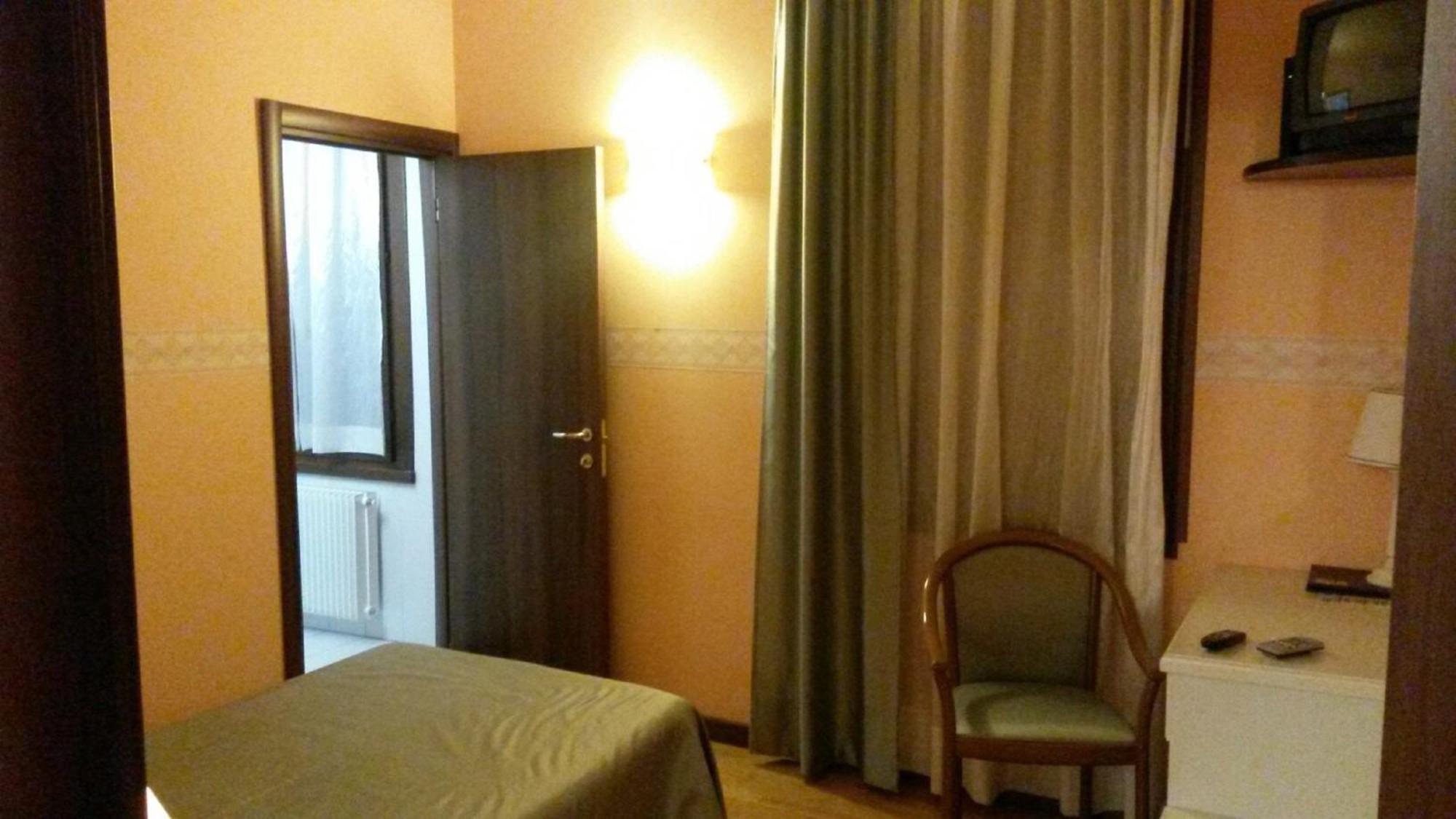 Albergo Ristorante Flora Vittorio Veneto Habitación foto