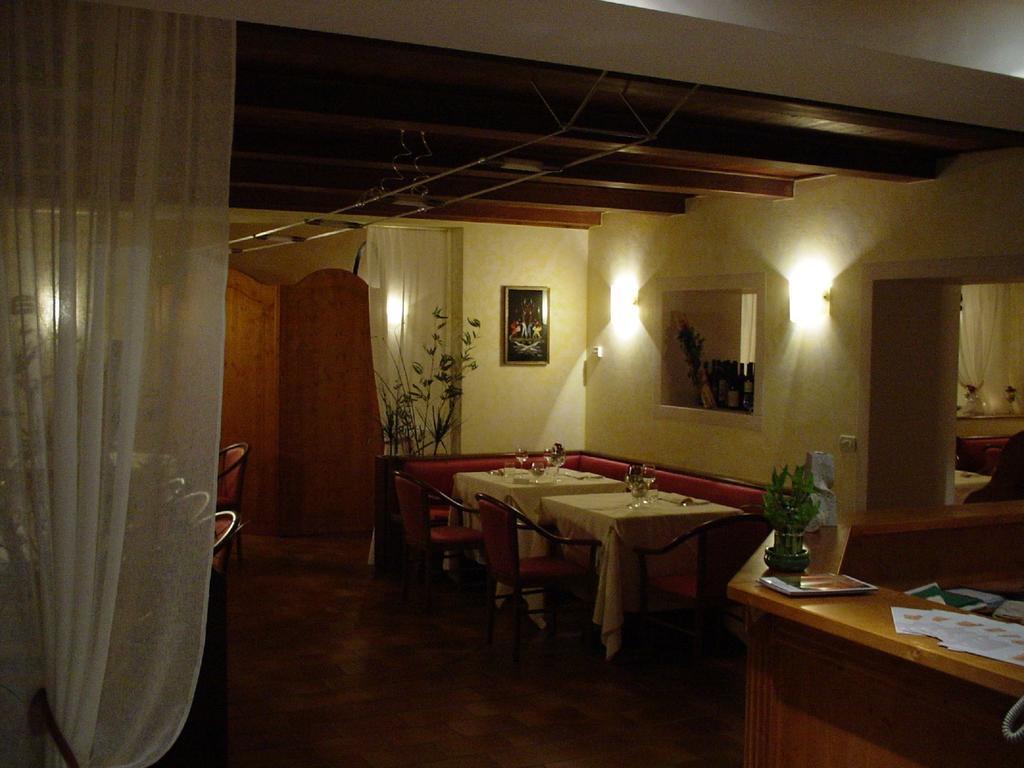 Albergo Ristorante Flora Vittorio Veneto Exterior foto