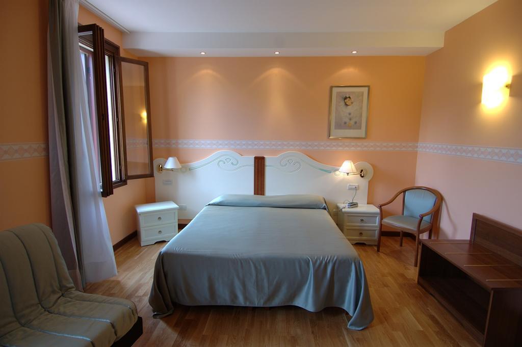 Albergo Ristorante Flora Vittorio Veneto Habitación foto